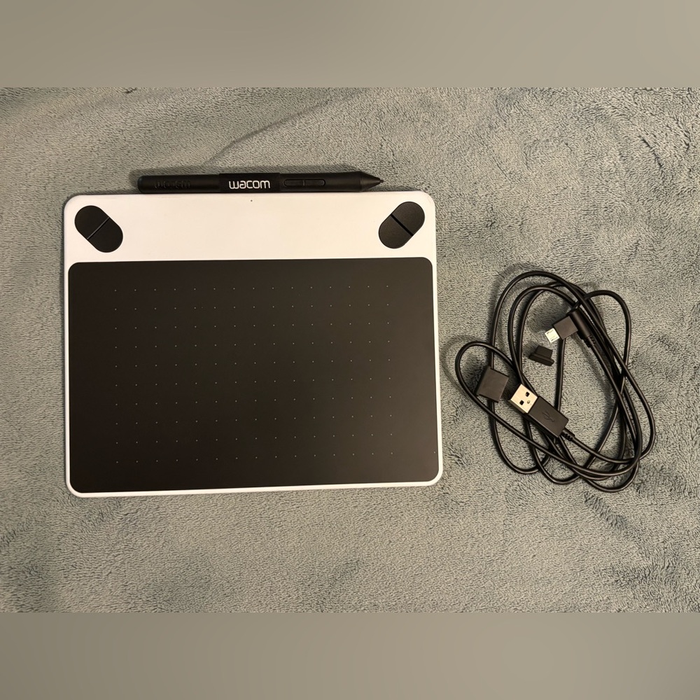 Wacom Intuos Drawing Pad with Carrying Case